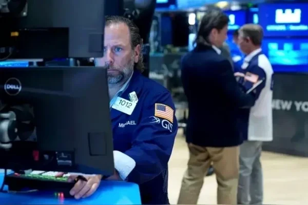 Chinese-American Expert: Stock Market Could Face 15–20% Drop After Election